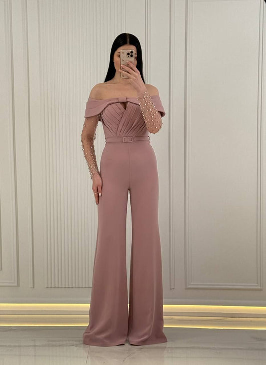 Salopetă elegantă roz pudrat – cu mâneci din tulle și aplicații strălucitoare