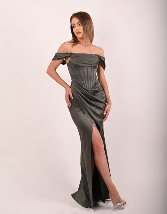 Rochie de seară lungă tip corset, cu umeri căzuți și deschidere frontală