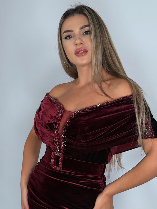 Rochie lungă din catifea vișinie