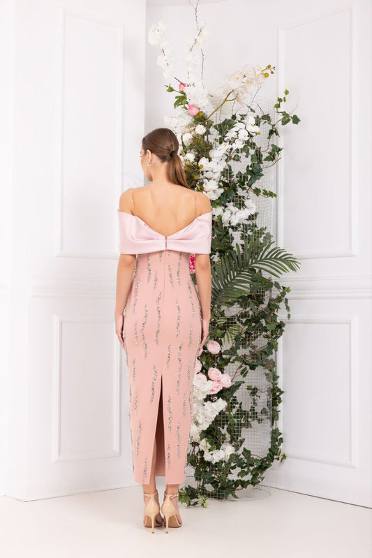 Rochie elegantă roz pudrat cu pietre și perle