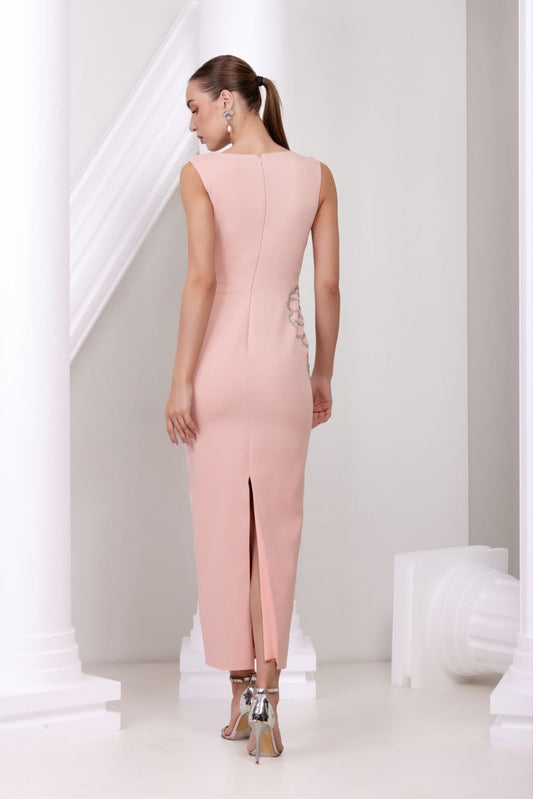 Rochie midi roz pudrat cu broderie florală și aplicații strass