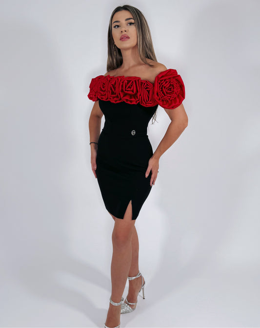 Rochie Neagră Elegantă Aplicații Florale Roșii