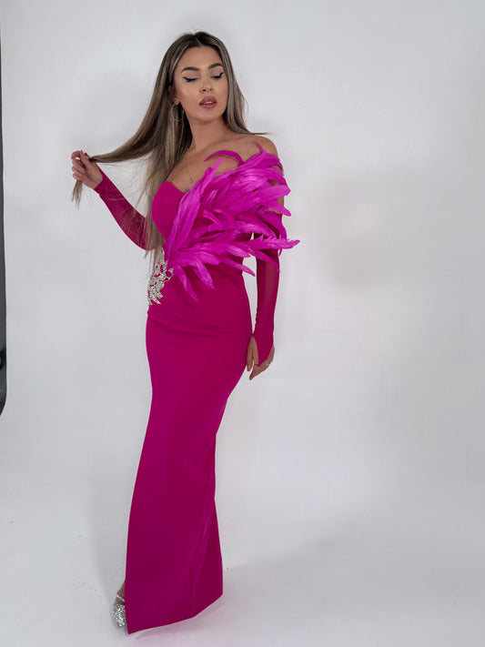 Rochie Fucsia Asimetrică cu Pene și Aplicații Strălucitoare