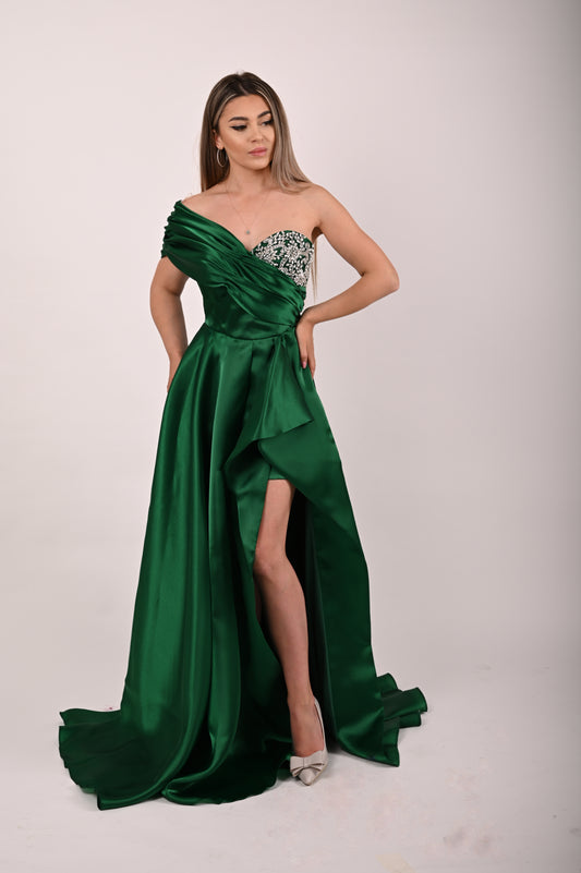 Rochie lungă din tafta cu crăpătură și aplicații pe bust