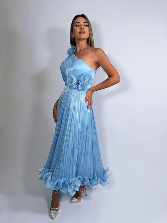 Rochie baby blue plisată cu mânecă lungă și aplicații florale 3D