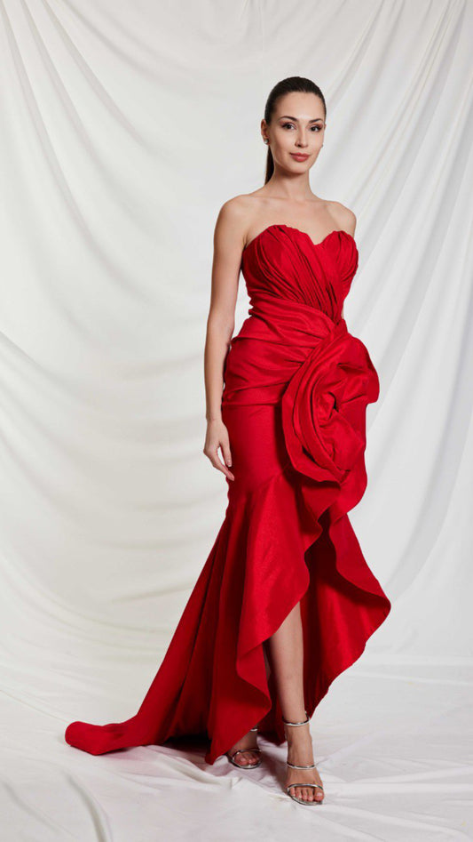 Rochie de seară cu trandafir supradimensionat si pliseuri