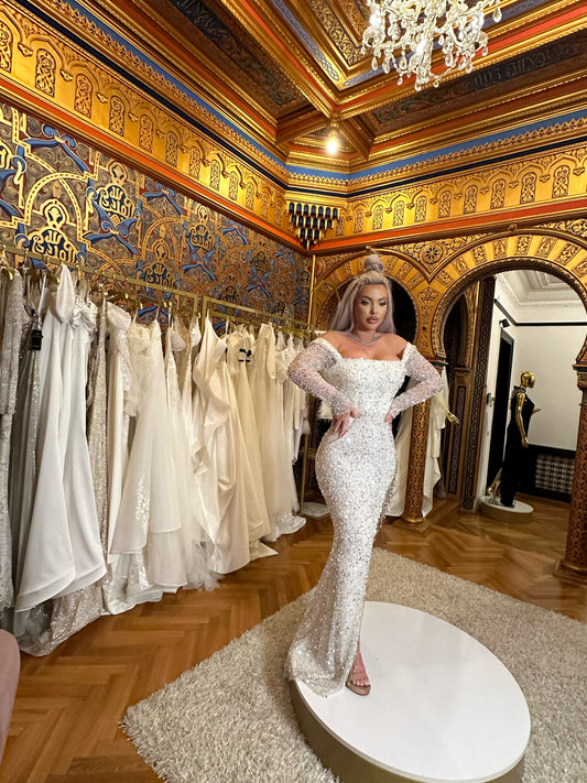 Rochie de ocazie cu aplicații prețioase