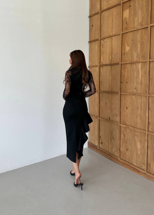 Rochie neagră midi cu dantelă, volane și curea accesorizată