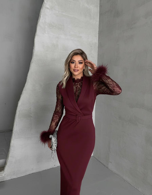 Rochie midi bordo cu dantelă și pene