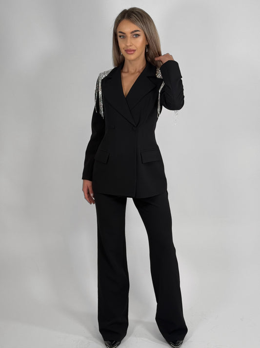 Costum elegant negru cu sacou decorat cu franjuri strălucitori