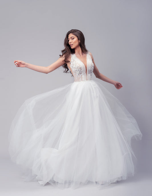 Rochie de mireasă tip prințesă cu bust transparent și broderie 3D