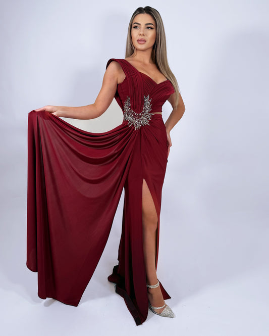 Rochie de seară asimetrică cu aplicație strălucitoare și decupaj lateral