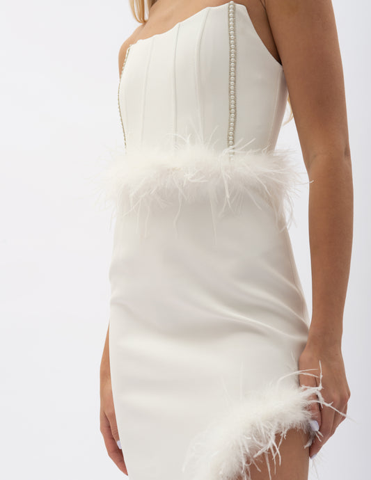 Rochie Midi Albă Cu Pene Și Crăpătură Pe Picior