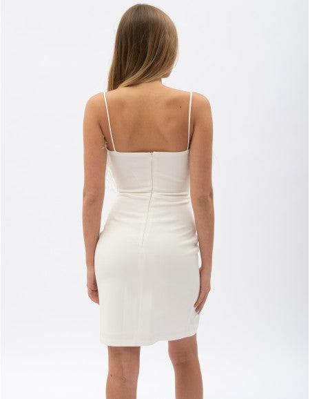 Rochie Scurtă Cu Șliț Și Pene Aplicate