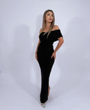Rochie lungă neagră mulată cu un umăr căzut