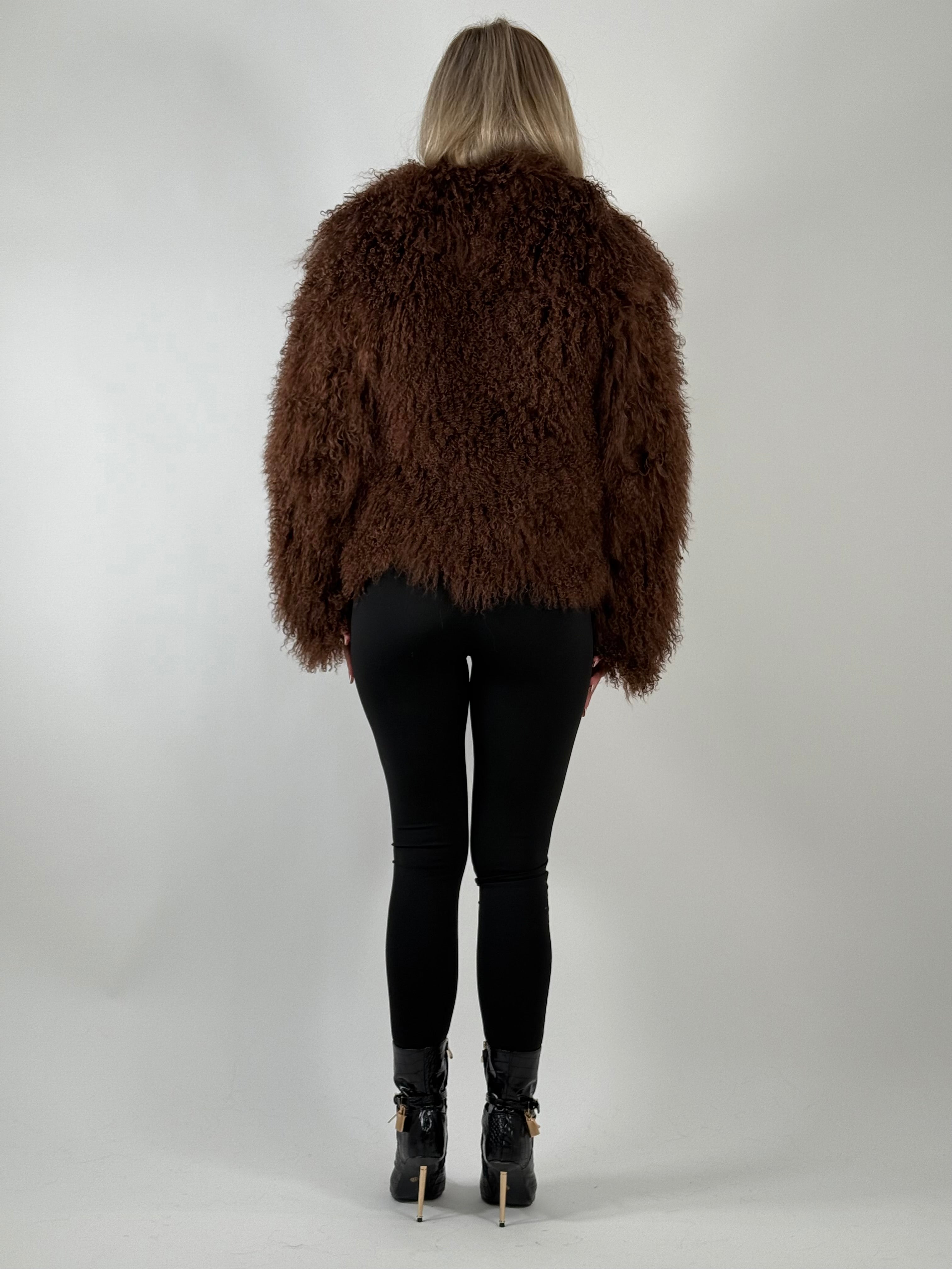 Haină din Blană Naturală de Oaie Mongoleză – Maro Ciocolatiu