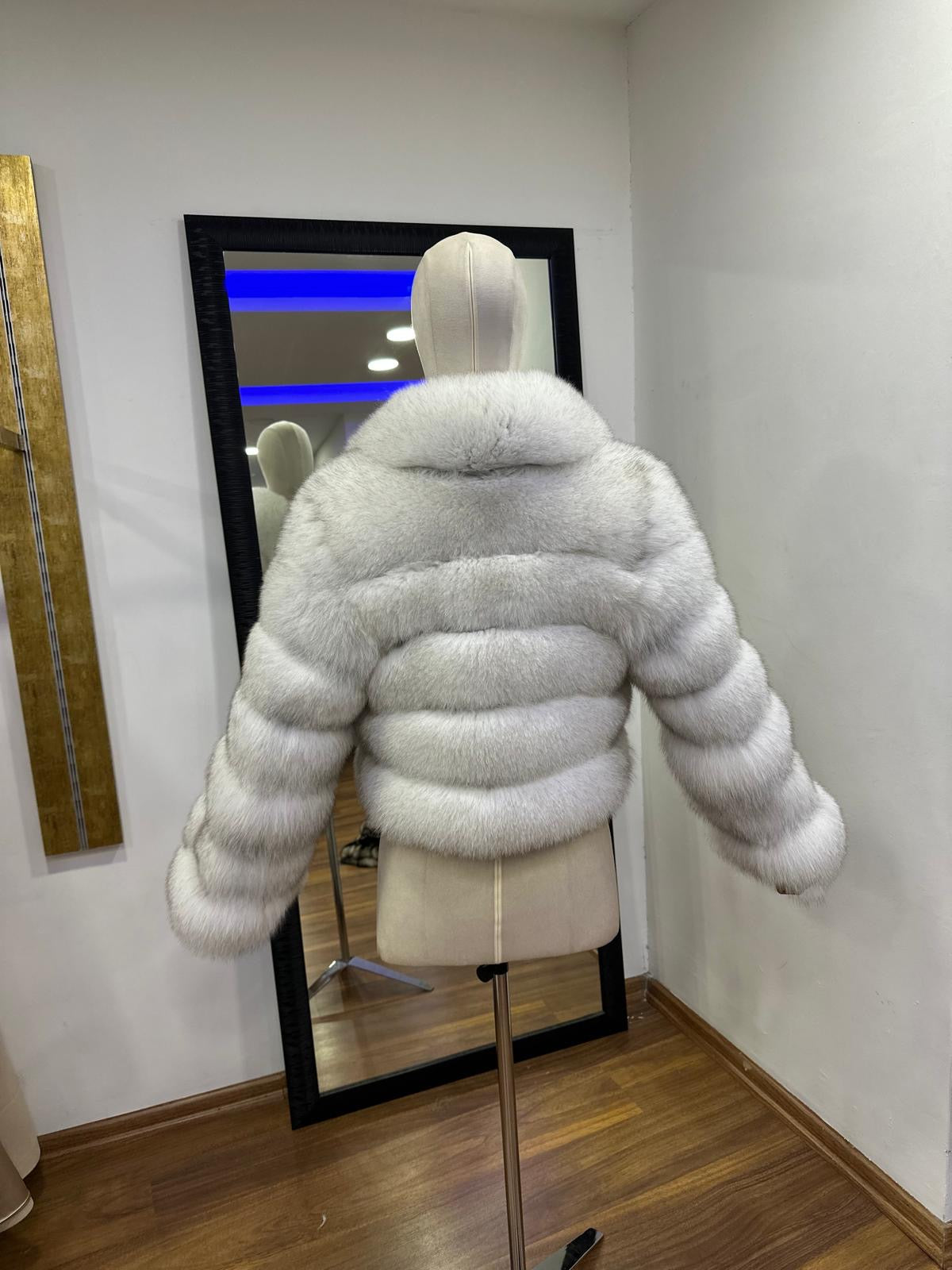 Jachetă din blană naturală de vulpe polară – model nou cu guler supradimensionat