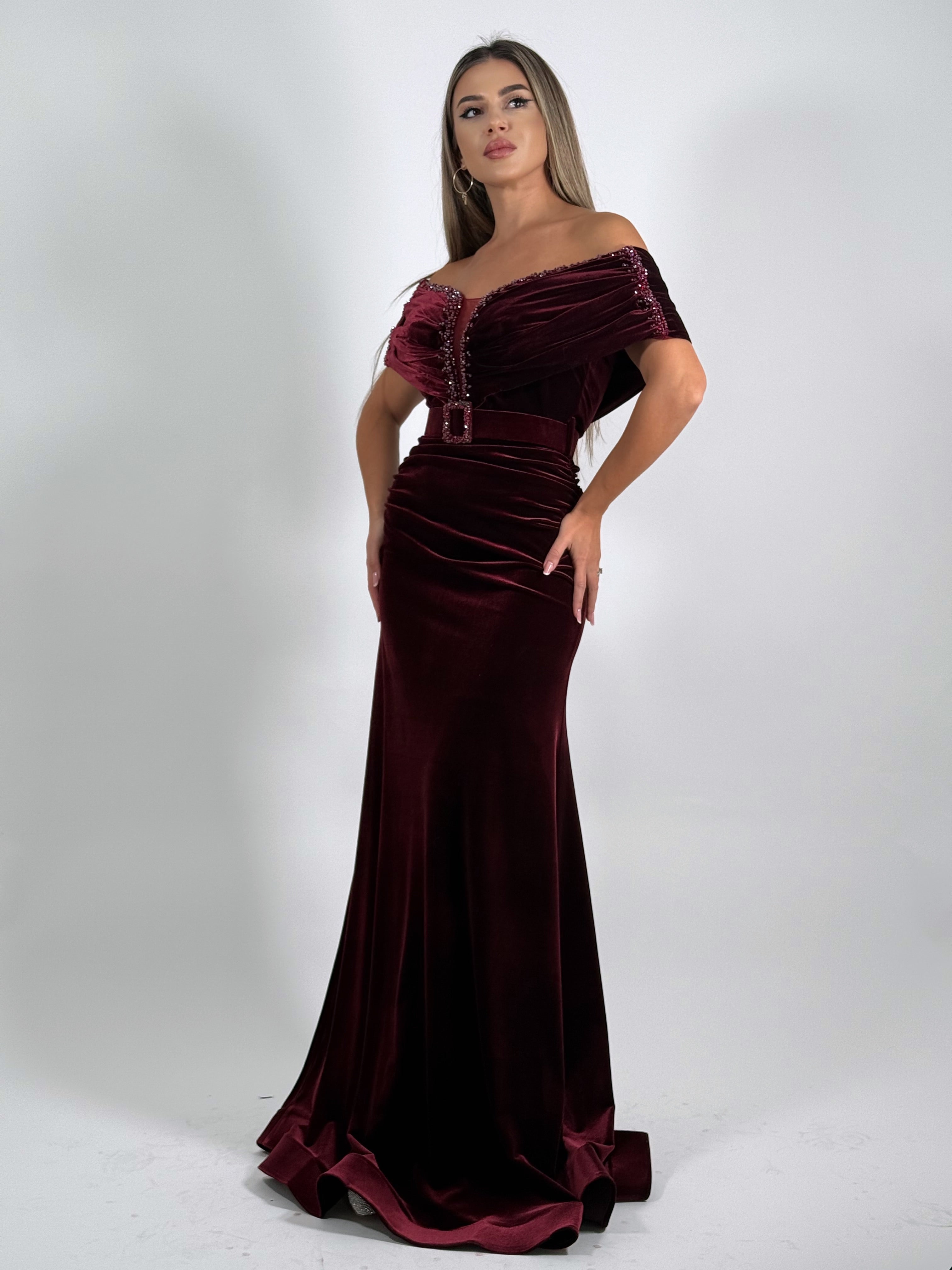 Rochie lungă din catifea vișinie