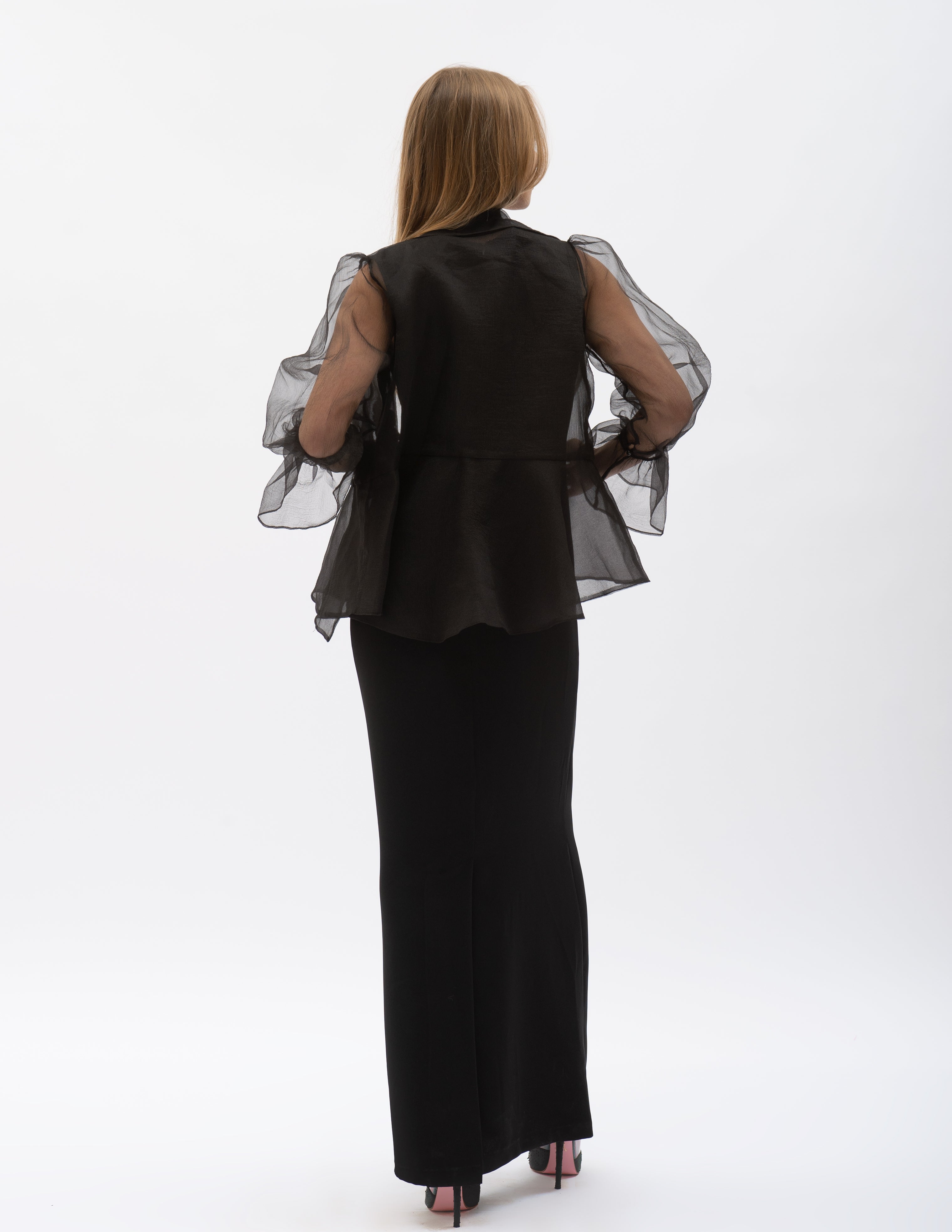 Rochie Lungă Neagră Cu Șal Din Organza