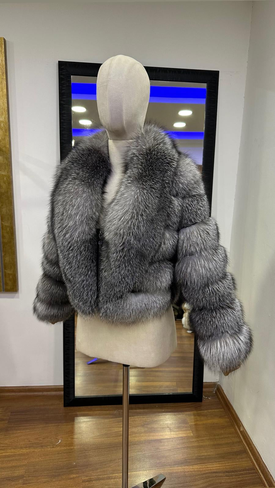 Jachetă din blană naturală de vulpe Silver – model elegant, cu guler amplu