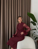 Rochie midi bordo cu dantelă și pene