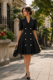 Rochie Sacou Neagră cu Nasturi Bijuterie și Inserții din Dantelă