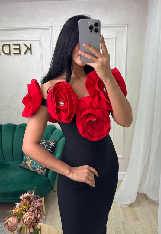 Rochie eleganta neagra cu trandafiri rosii 3D