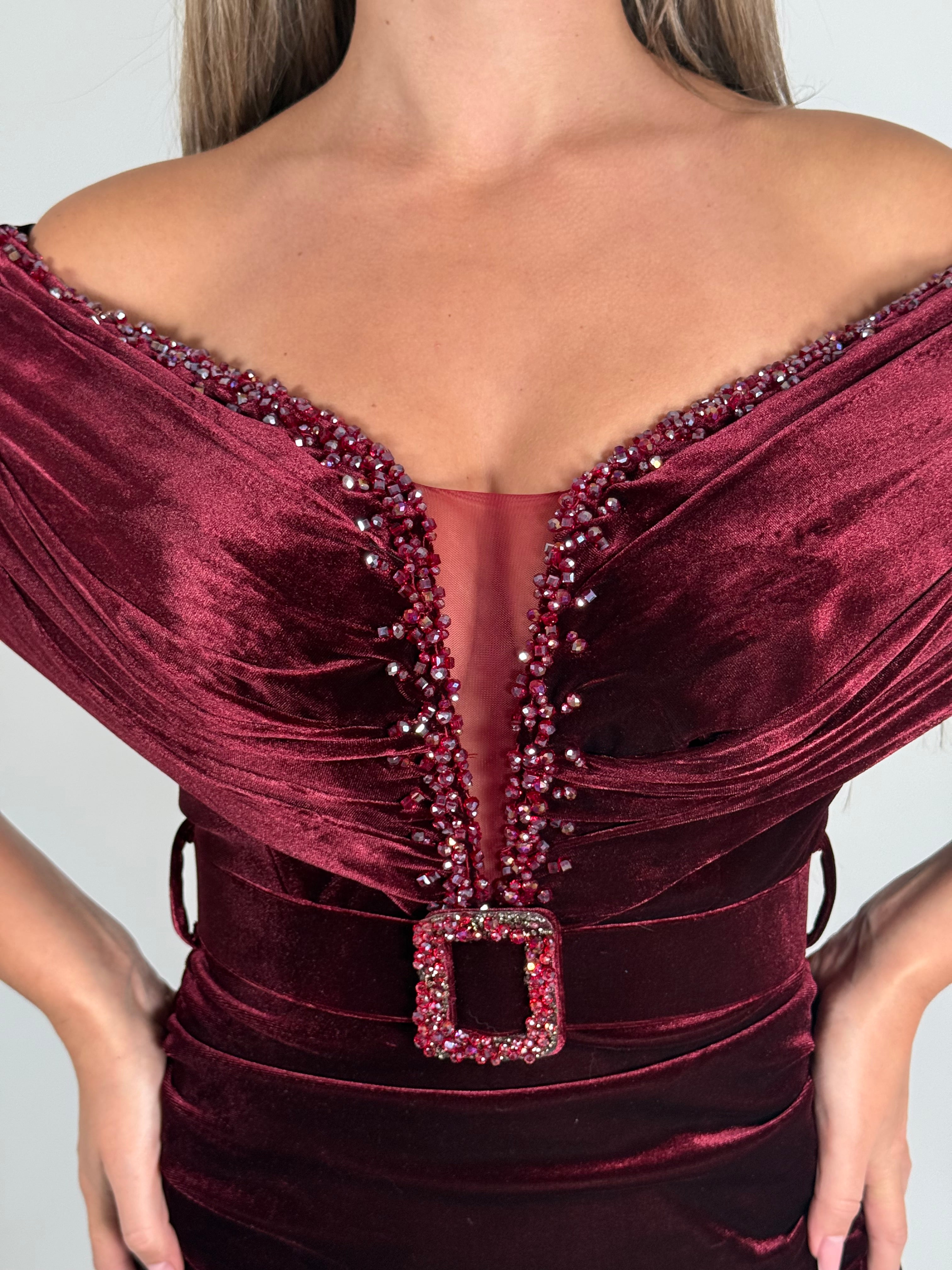 Rochie lungă din catifea vișinie