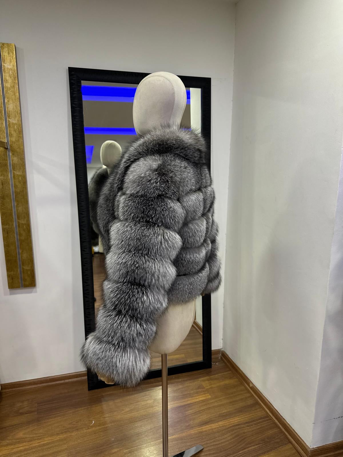 Jachetă din blană naturală de vulpe Silver – model elegant, cu guler amplu