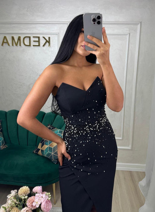 Rochie midi neagră cu perle aplicate și bust petrecut