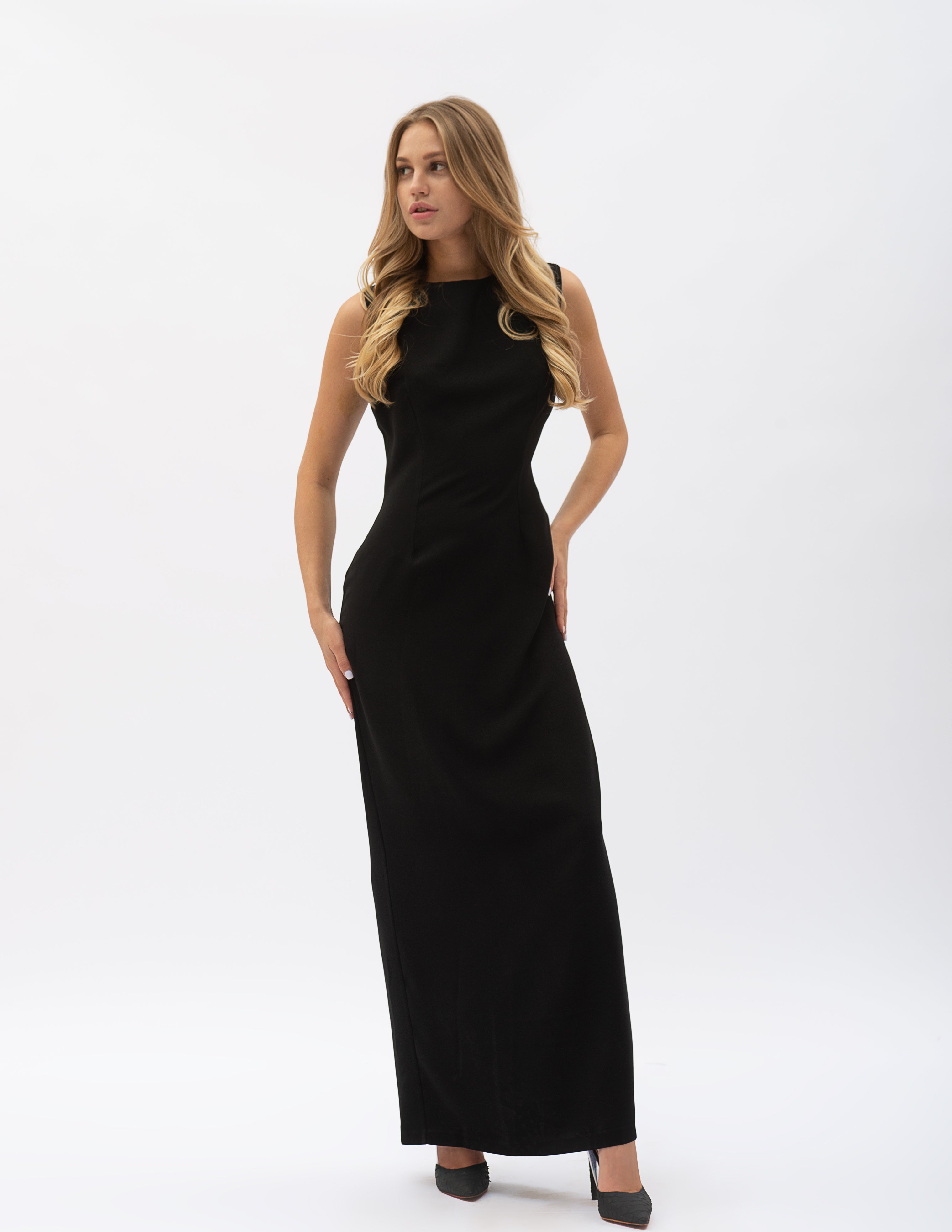 Rochie Lungă Neagră Cu Șal Din Organza