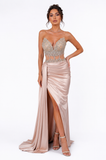Rochie lungă de seară roz pudră cu corset decorat