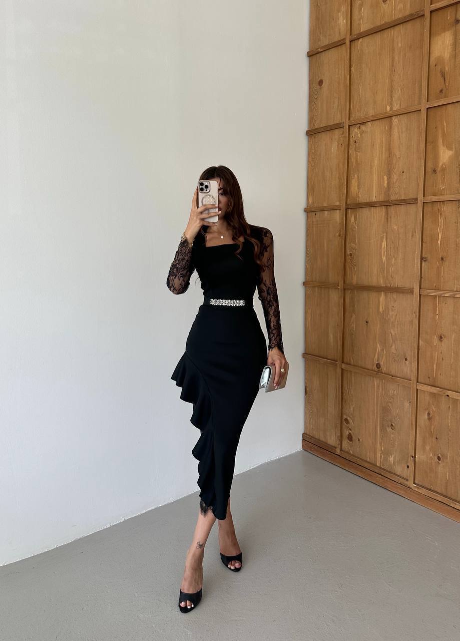 Rochie neagră midi cu dantelă, volane și curea accesorizată