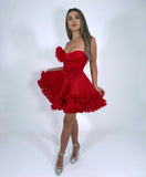 Rochie scurtă roșie cu pliuri și aplicații florale 3D