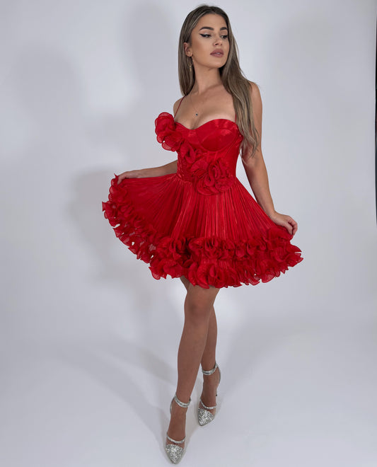 Rochie scurtă roșie cu pliuri și aplicații florale 3D