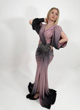 Rochie de seară elegantă în degrade mov-negru cu drapaje și detaliu strălucitor în talie
