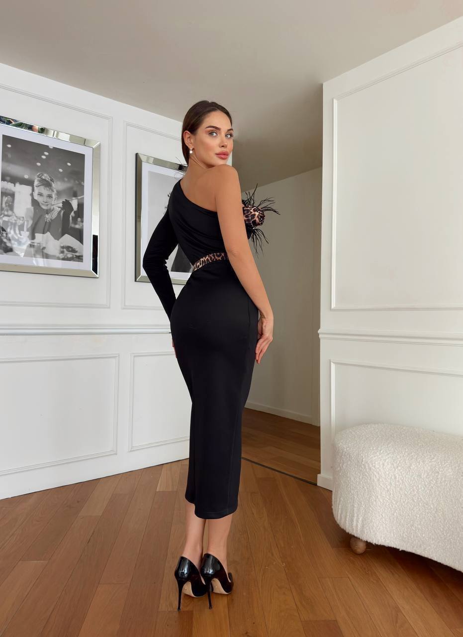 Rochie midi asimetrică cu aplicații florale și imprimeu leopard