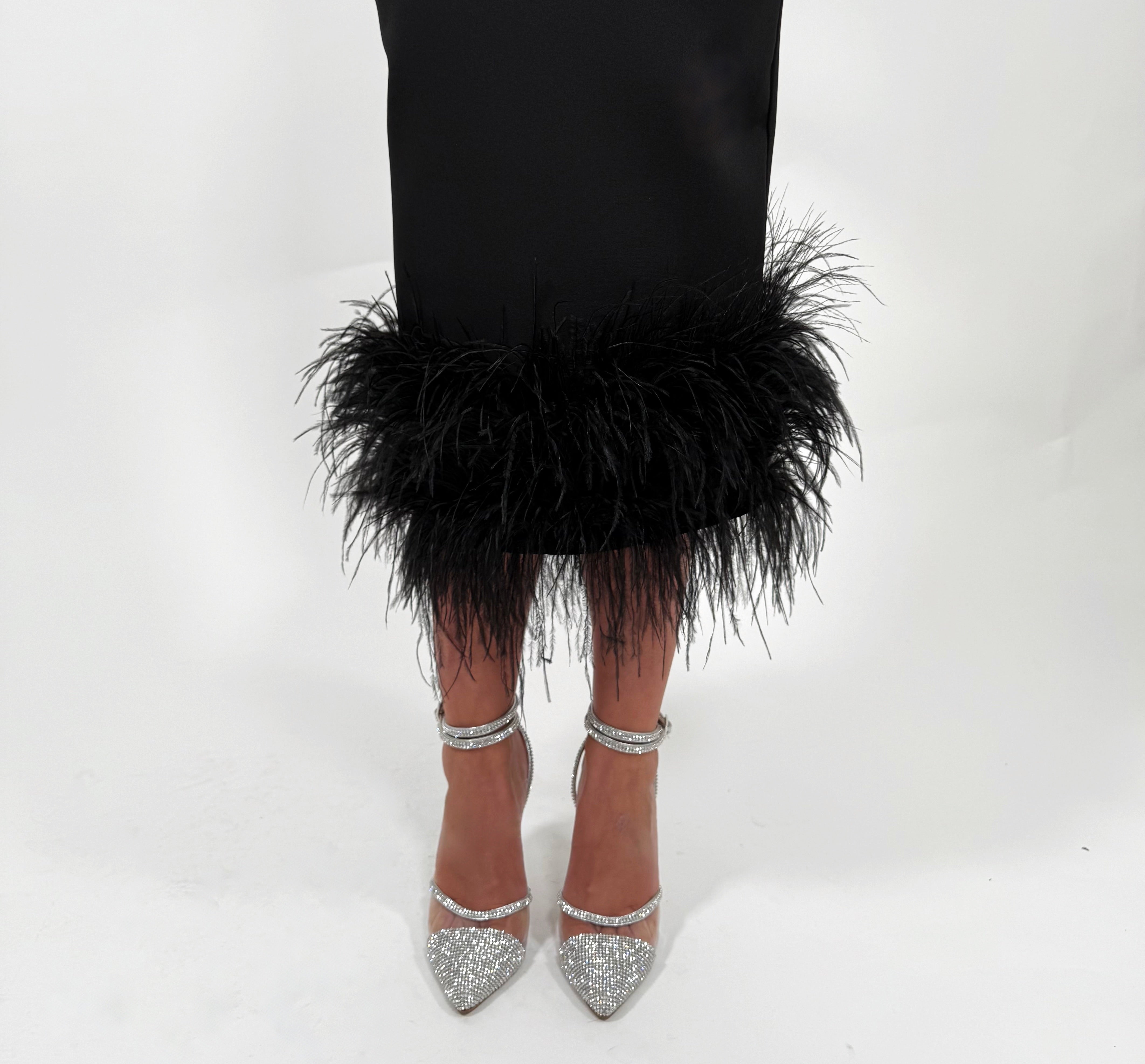 Rochie neagră elegantă midi cu pene