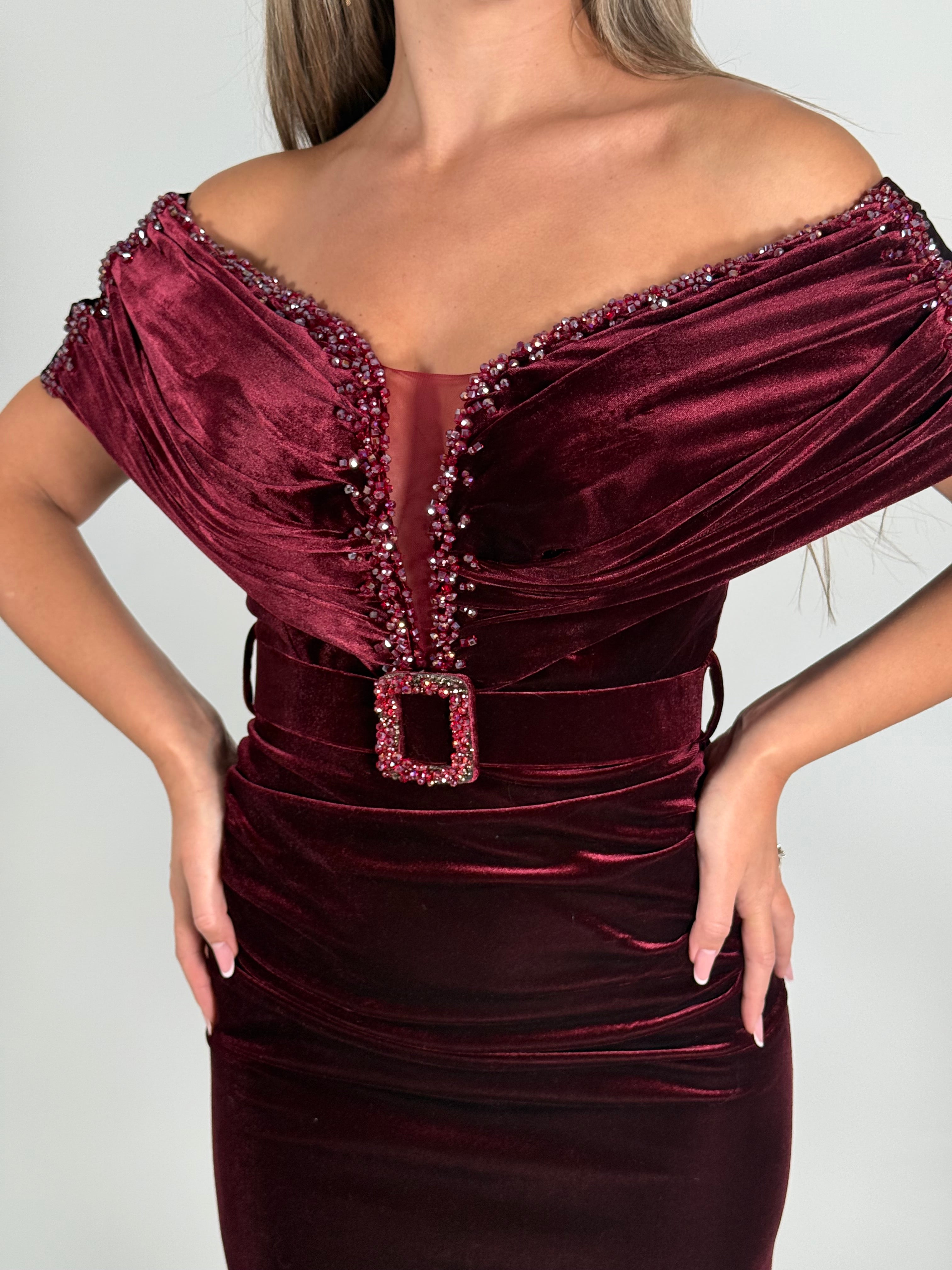 Rochie lungă din catifea vișinie