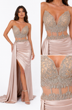 Rochie lungă de seară roz pudră cu corset decorat