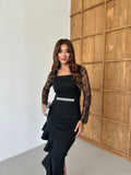 Rochie neagră midi cu dantelă, volane și curea accesorizată