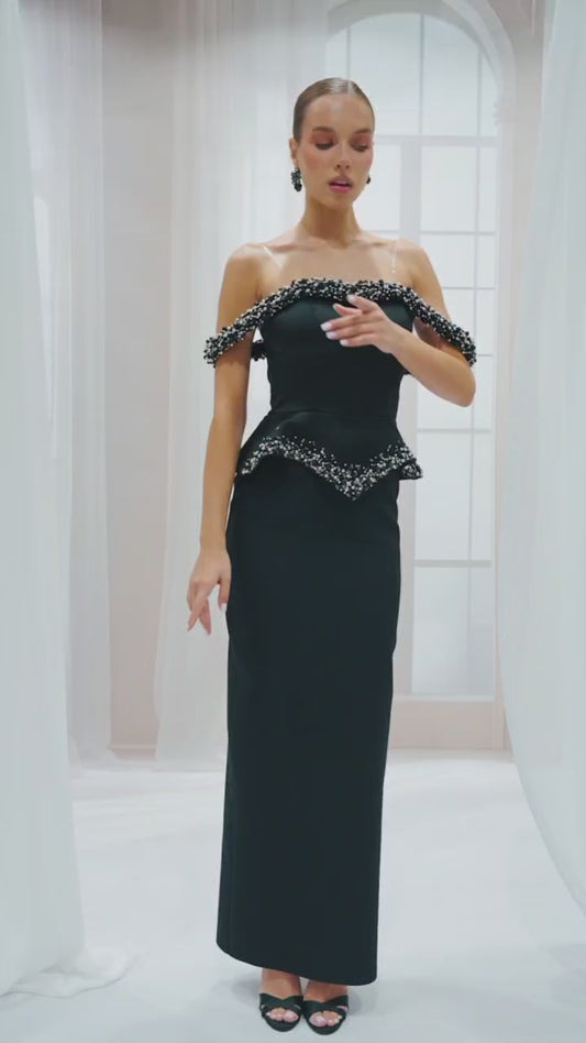 Rochie elegantă neagră cu detalii prețioase