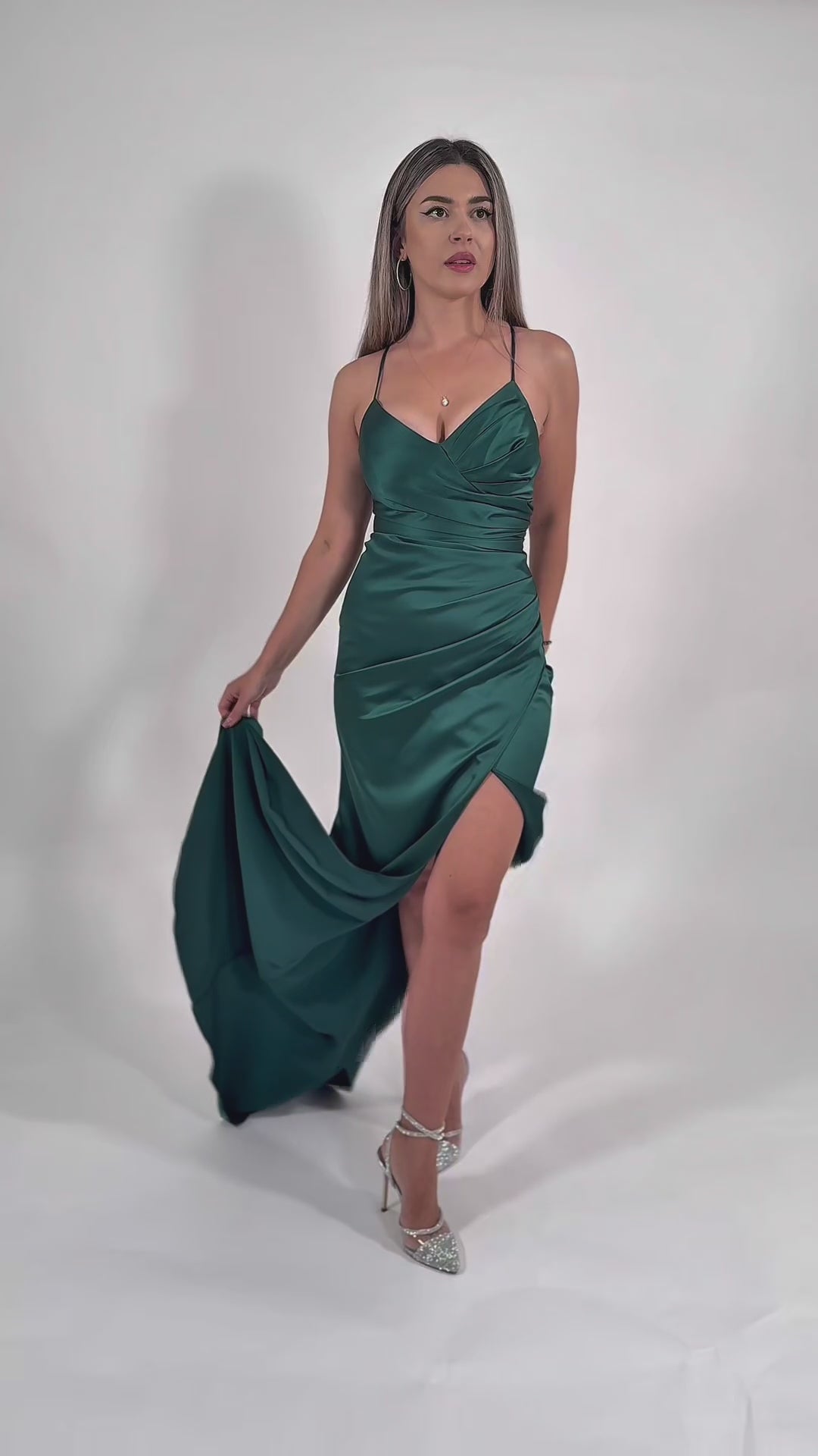 Rochie de seară lungă din satin verde smarald