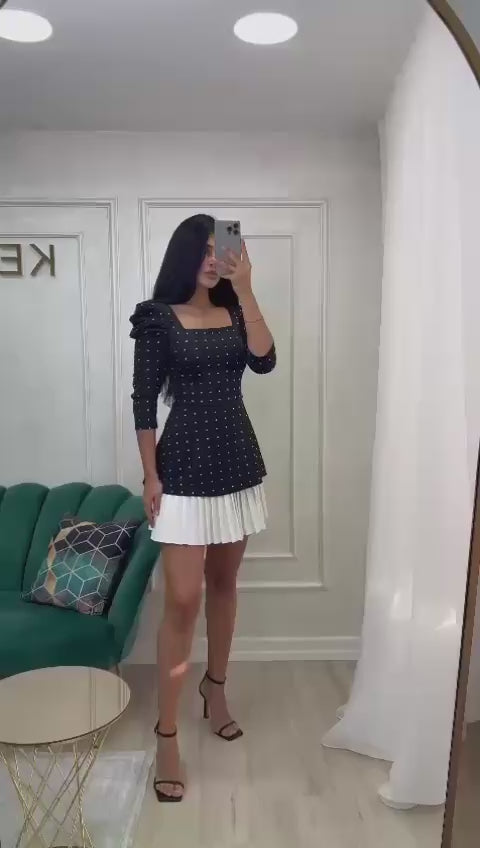 Rochie  cu Detalii Strălucitoare