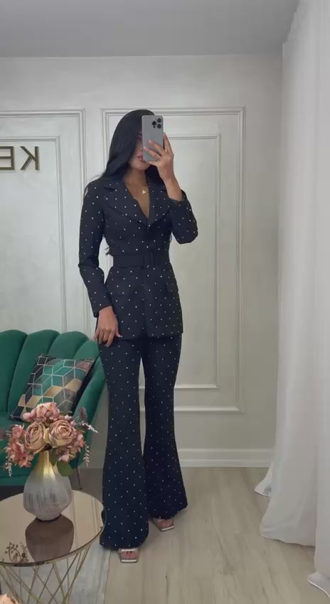 Costum elegant negru cu cristale aplicate