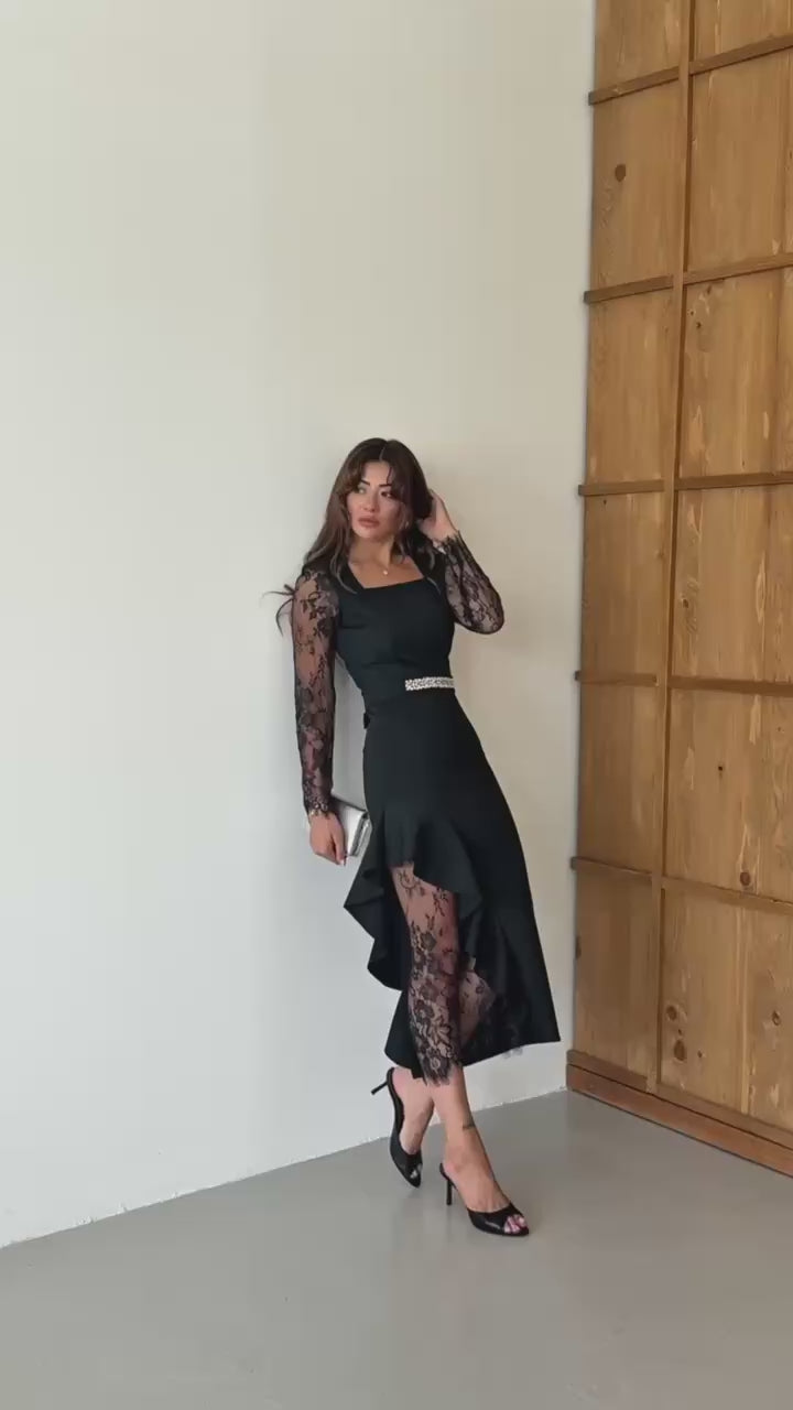 Rochie neagră midi cu dantelă, volane și curea accesorizată