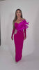 Rochie Fucsia Asimetrică cu Pene și Aplicații Strălucitoare